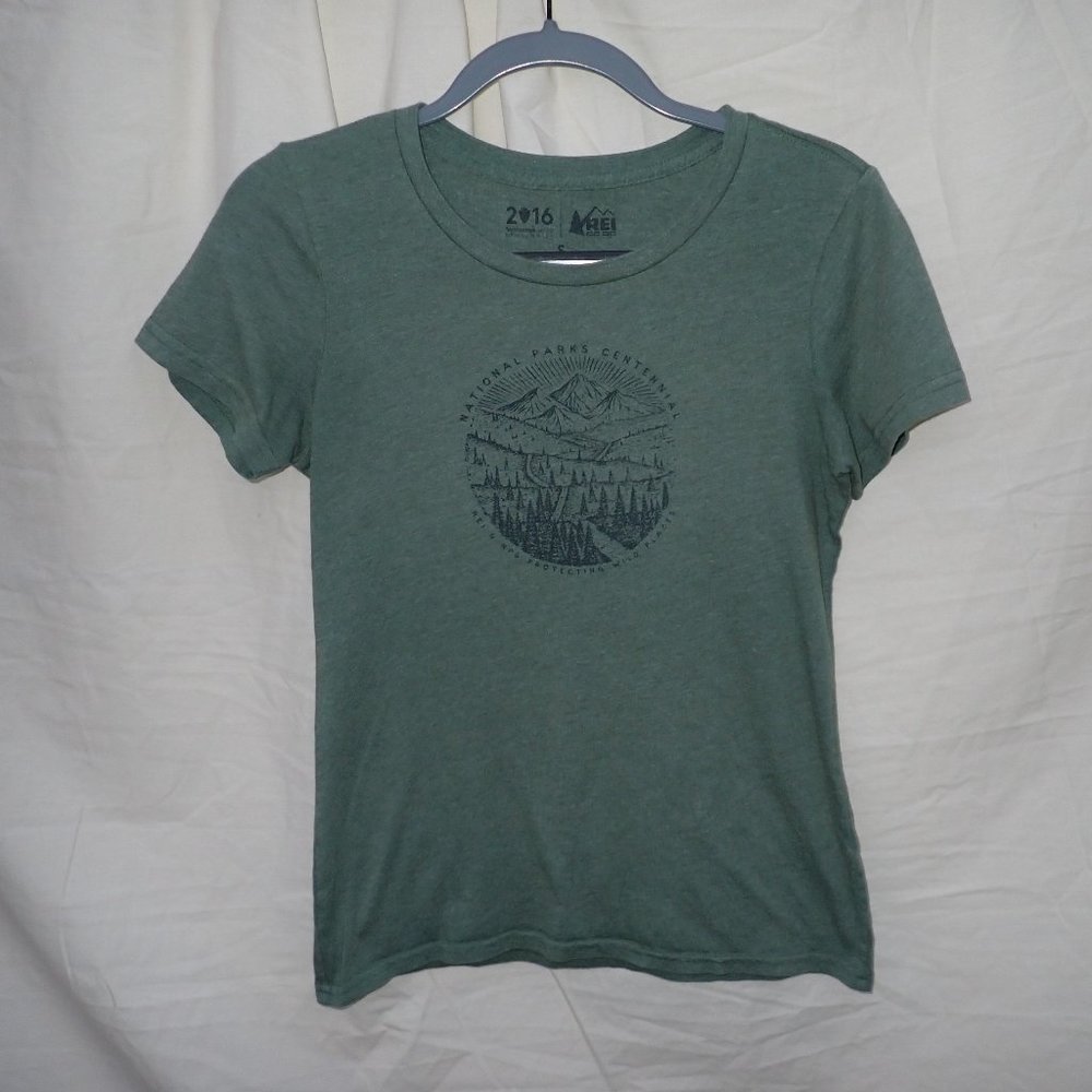REI Co Op Vintage 2016 National Park Centennial T shirt Olive Green Adult Size S